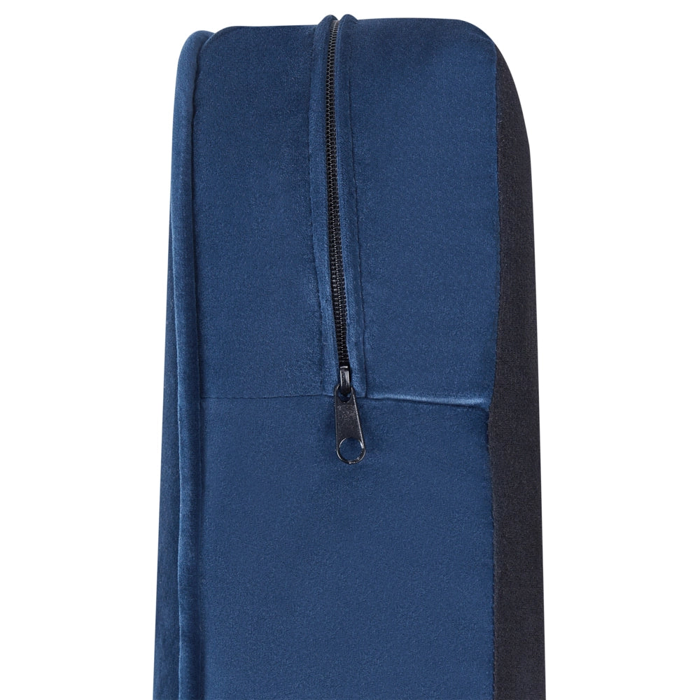 Poltrona Chesterfield Rivestimento in Tessuto Velluto Blu Gambe in Legno Scuro Contemporaneo