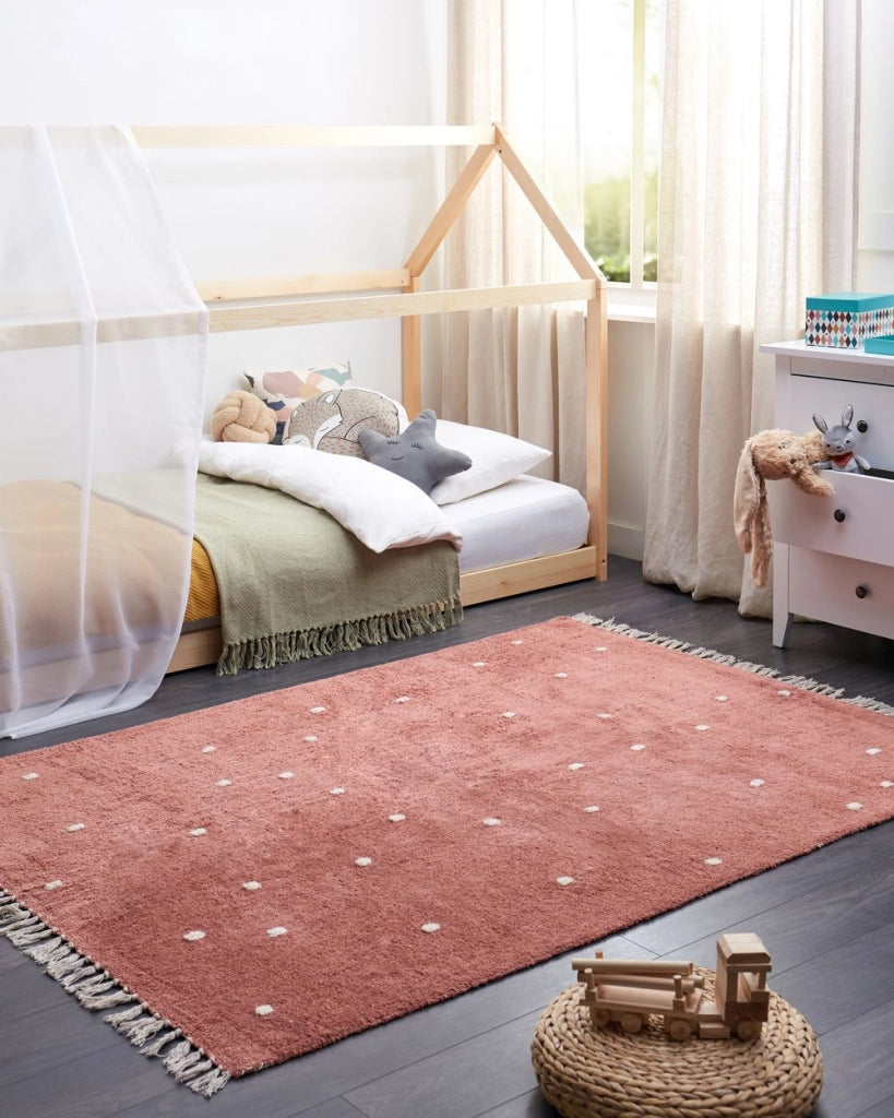 Tappeto per bambini in cotone colore rosso chiaro 140 x 200 cm con puntini multicolori Rettangolare