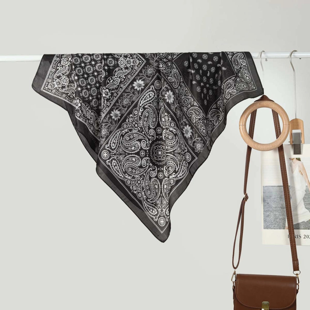 Nuova sciarpa quadrata da donna in seta da 70 cm: alla moda e versatile.