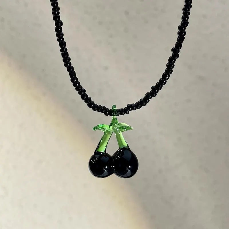 Collana fatta a mano con perline nere: ciondolo a forma di ciliegia, idea regalo