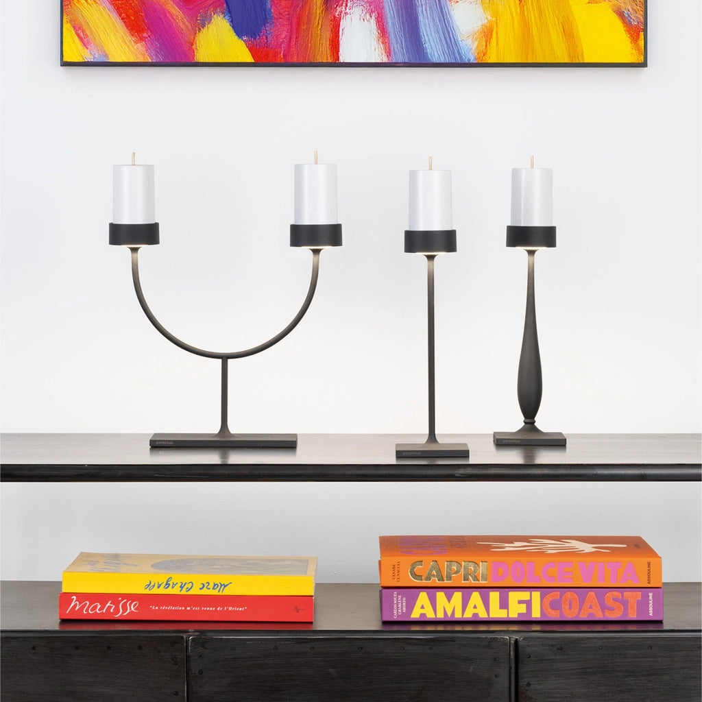 Perpetua Lampada da tavolo ricaricabile a LED senza fili, altezza elevata, design in alluminio pressofuso, colore Nero, sistema batteria modulare