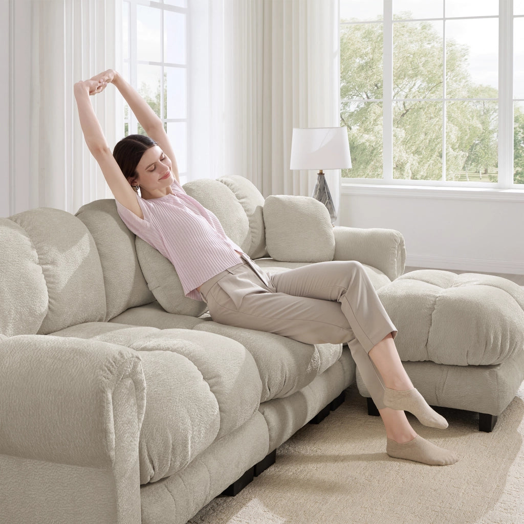Divano angolare modulare 4 posti in ciniglia con pouf mobile e cuciture trapuntate per soggiorno beige chiaro