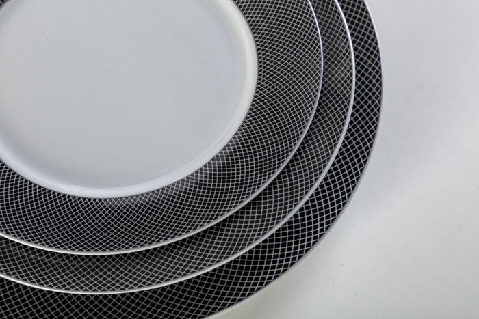 Servizio Piatti da Tavola 12 Pezzi in Porcellana Bianca Bordo Nero