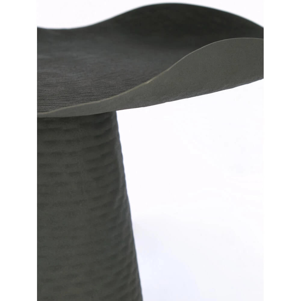 Tavolino in Alluminio con Piano Organico e Base Conica - HONY