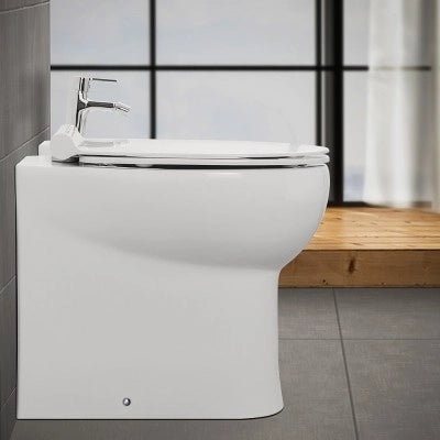 Sanitari filomuro salvaspazio in ceramica bianca con copri wc incluso