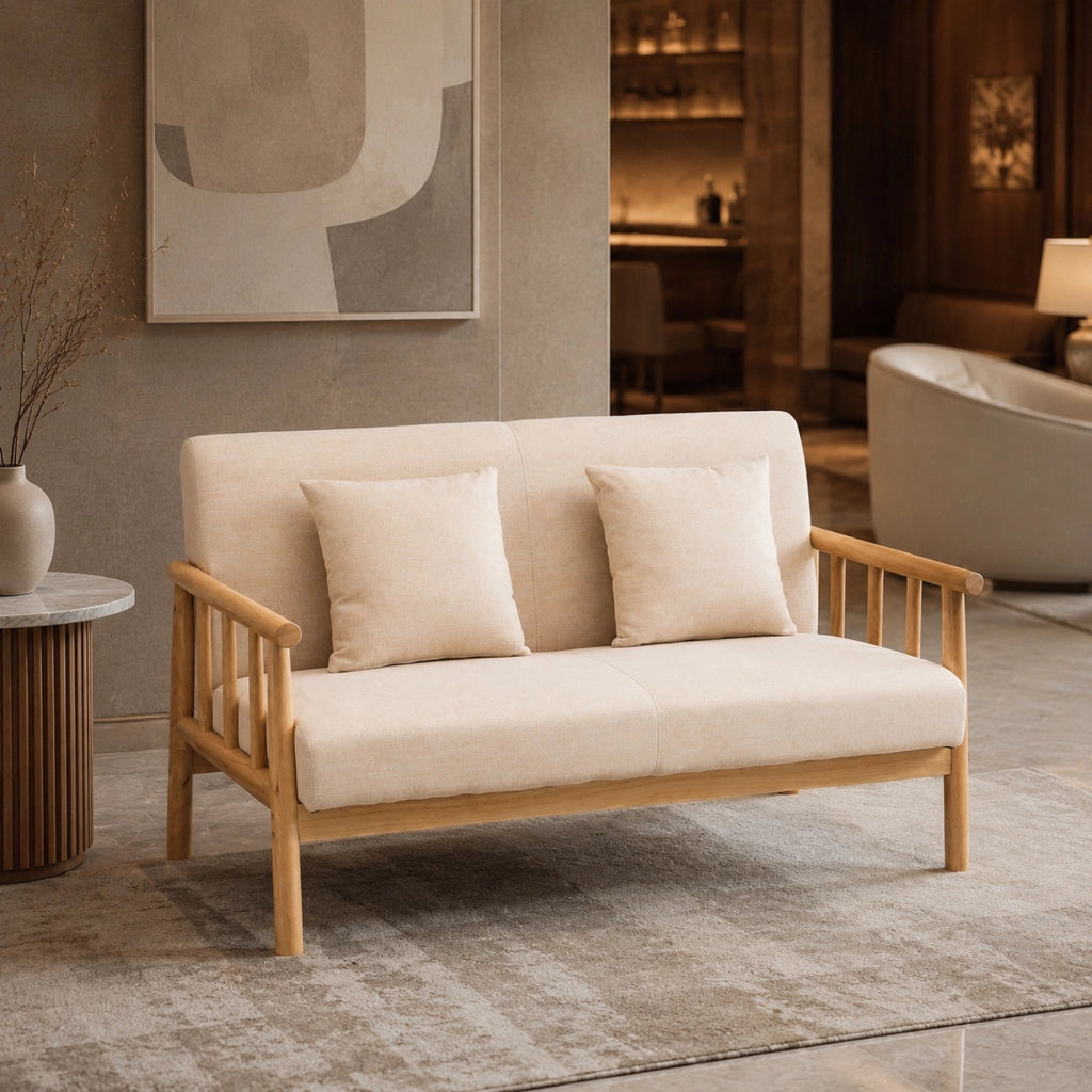 Divano 2 posti ULEVR 123x69x74 cm beige con struttura in legno di gomma e 2 cuscini decorativi