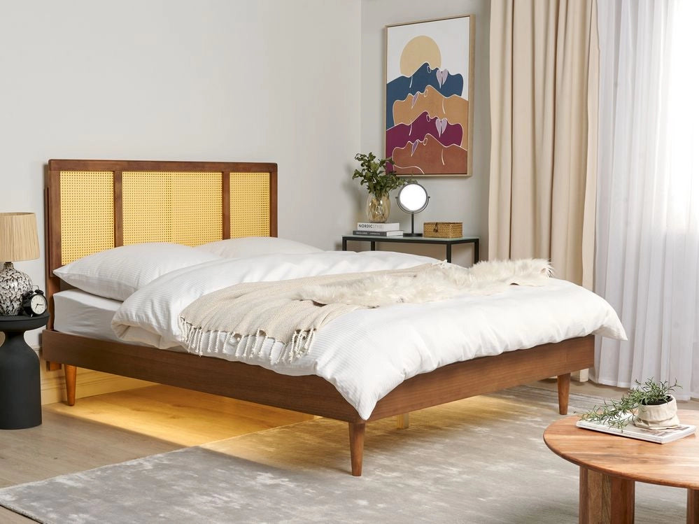 Letto moderno con rete a doghe testata a treccia viennese in legno chiaro con LED 140 x 200 cm camera da letto