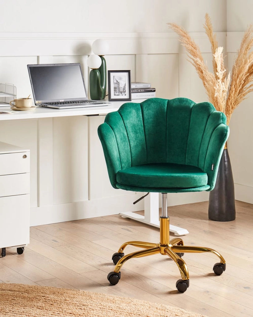 Sedia da ufficio in velluto di colore verde con base girevole altezza regolabile elegante moderna