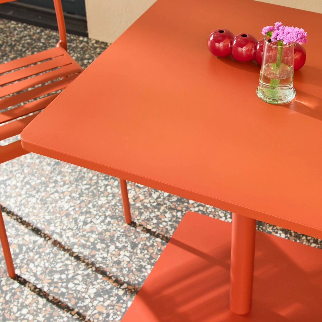 Set tavolo da giardino quadrato in acciaio con 2 sedie, terracotta