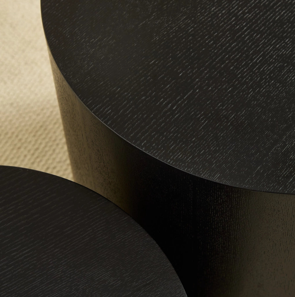 Set di tavolini nesting 2 pezzi in MDF nero, salvaspazio e versatili