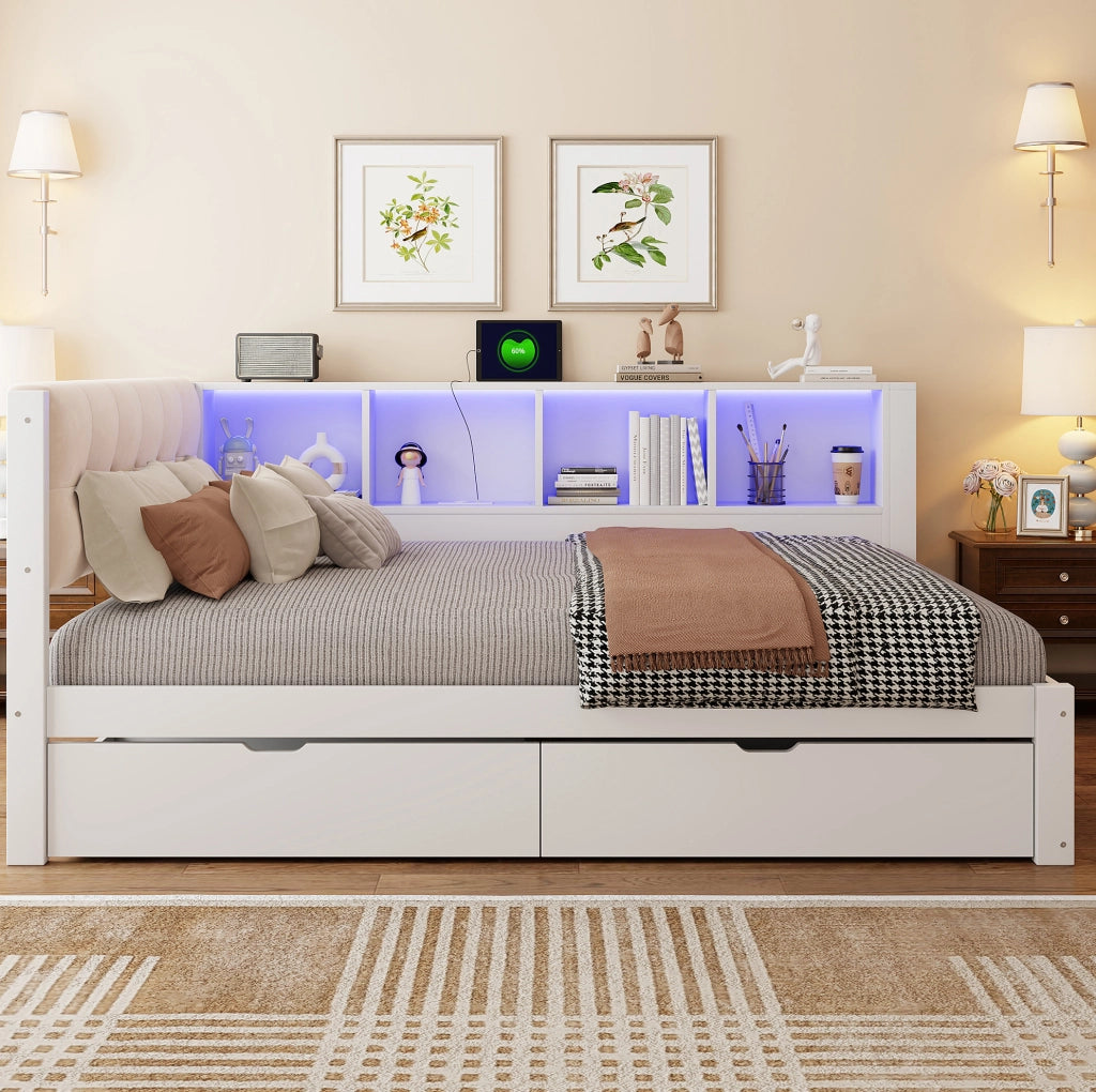 Letto daybed 140x200 cm in legno di pino e MDF bianco con cassetti; mensola e USB