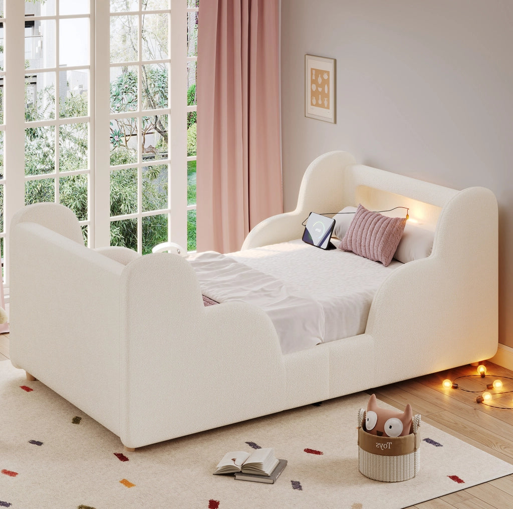 Letto per bambini 90x200 cm con sponde imbottite; luce notturna e USB C; bouclé beige