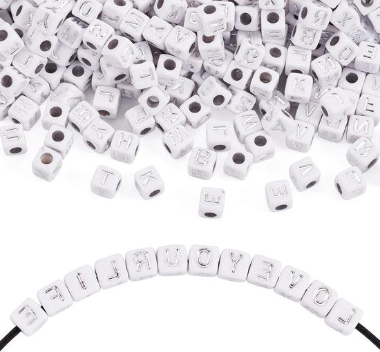 Alphabetto Acrilico Plus - Lettere in Acrilico Bianco con Argento 500 Pezzi A-Z Cubo Accessori per Creare Gioielli