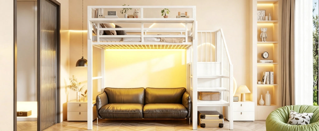 Letto a soppalco 90 × 200 cm con LED, scala di sicurezza e ripiani regolabili, senza materasso, in metallo bianco