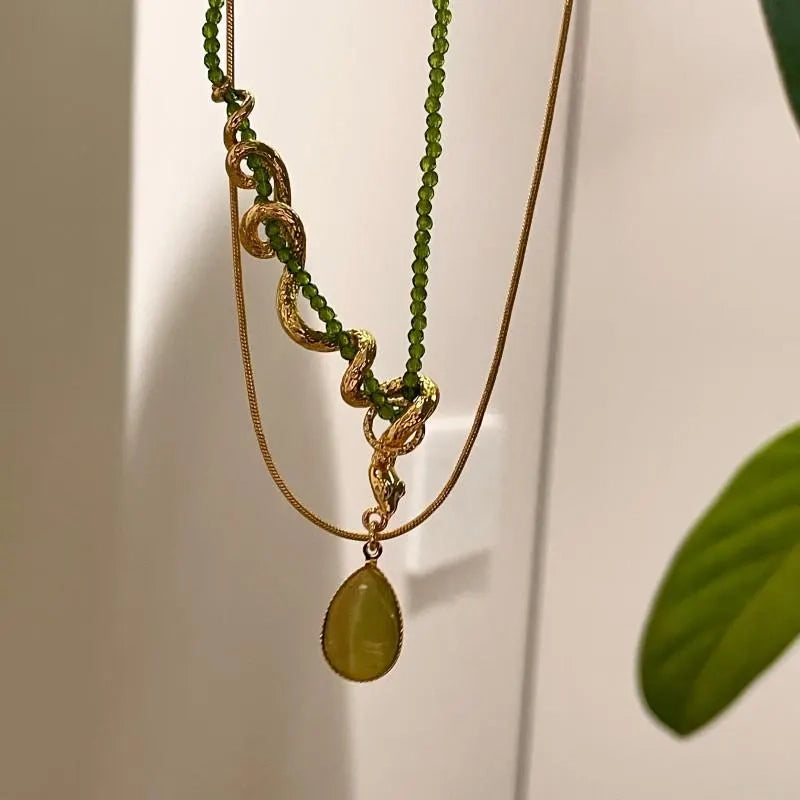 Collana a serpente fatta a mano con perline di cristallo verde, regalo di Natale o di compleanno.