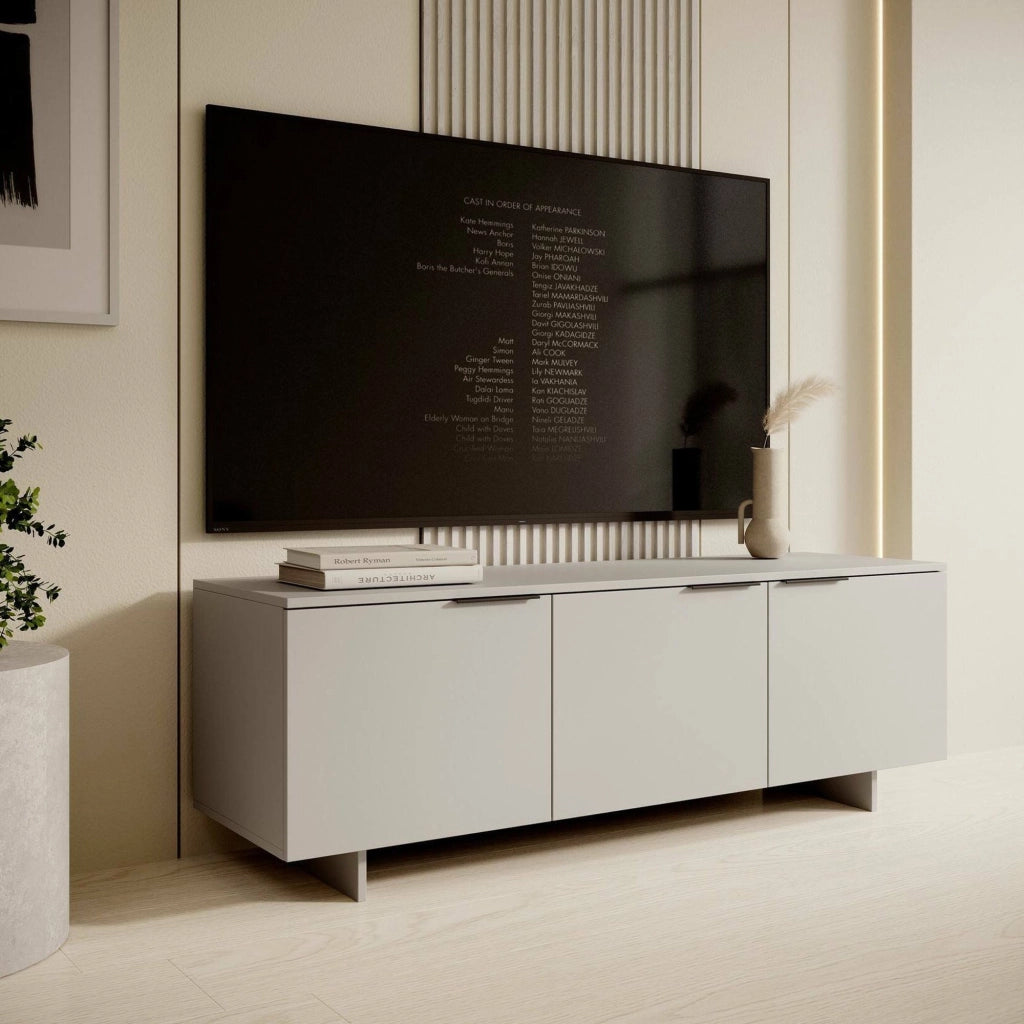 Mobile porta TV Matenano, Madia da salotto con tre ante battenti, Rialzato da terra, 150x42 h55 cm, Beige
