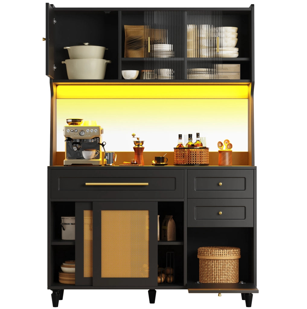 Credenza alta con LED e ante scorrevoli in rattan PE, nera