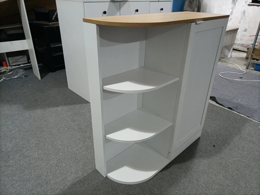 Mobile angolare salvaspazio con ripiani aperti e vani chiusi, bianco effetto rovere, in MDF