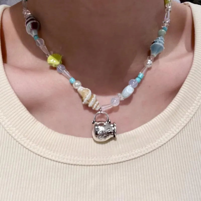 Collana fatta a mano con conchiglie e perline: ciondolo a forma di clavicola in stile spiaggia