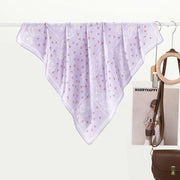 Sciarpa da donna in seta stampata, stile rustico e minimalista, con graziosa crostata di ciliegie e anacardi, un piccolo foulard versatile.