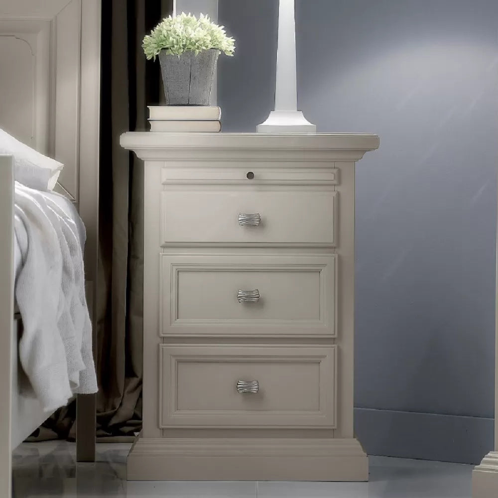 Comodino 3 cassetti 1 tiretto in legno massello avorio l.52 p.38 h.70 - Mobili 2G