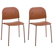Set di 2 sedie da pranzo con seduta in materiale sintetico arancione e struttura in metallo, in stile minimalista scandinavo, per la zona pranzo della cucina