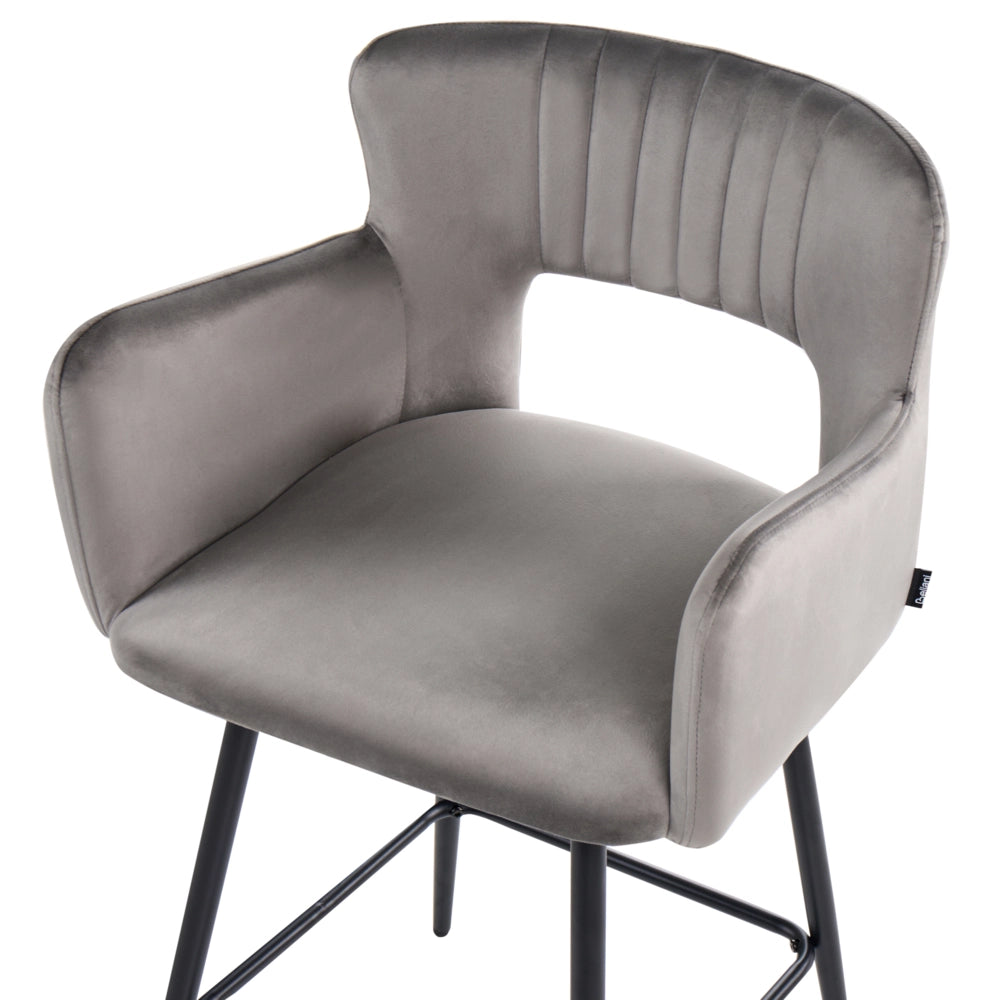 Set di 2 sgabelli da bar velluto grigio braccioli schienale intagliato gambe in metallo moderna industriale