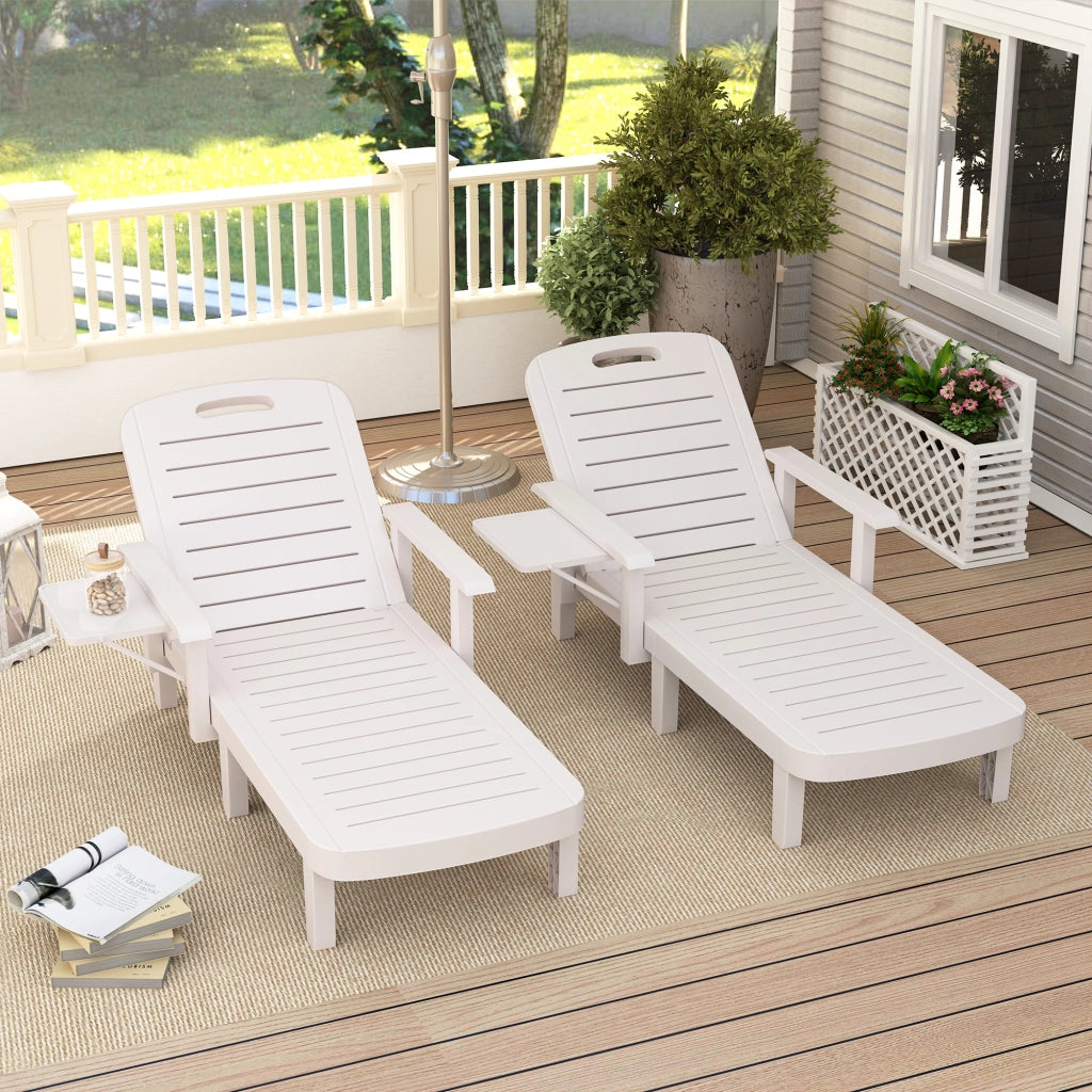 Set 2 Sdraio da Giardino Regolabili con Tavolino e Braccioli, in Polipropilene, 79x158x88 cm, Bianco