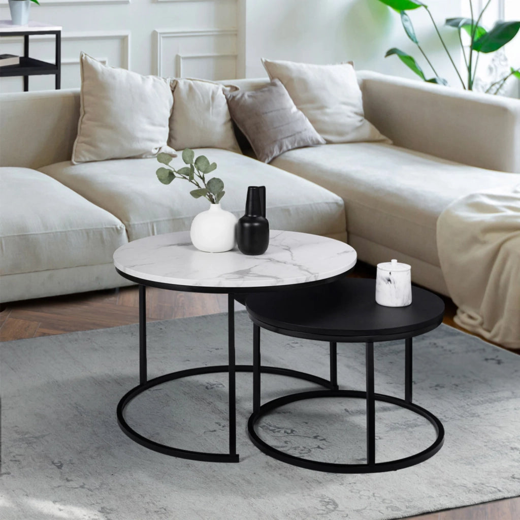 IDMarket - Set di 2 tavolini rotondi ALASKA 54/70, effetto marmo e nero, gambe in metallo