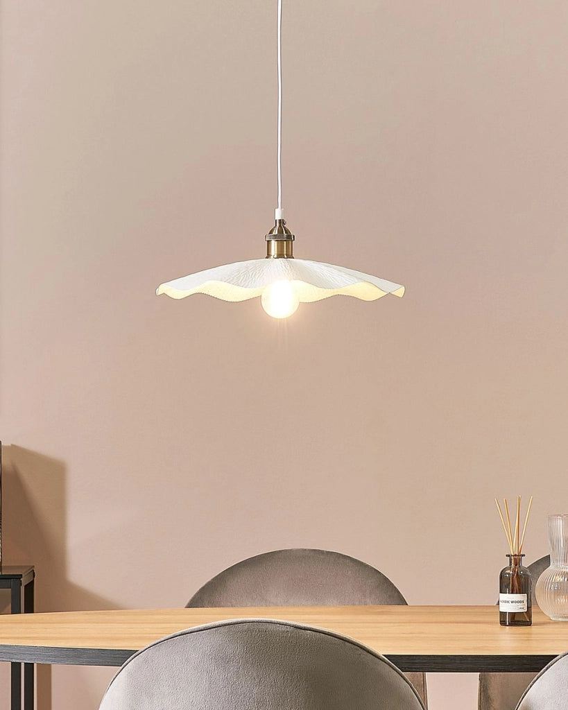 Lampadario decorativo moderno con lampadina a vista in ottone bianco soggiorno glamour