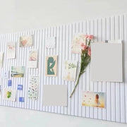 Pannello di appoggio decorativo, display per foto pieghevole in velluto con adesivo self-adesivo, adatto a scuola, casa, cucina e ufficio - bianco.