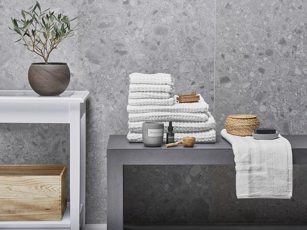 Set di 9 asciugamani da bagno e tappetino da bagno per ospiti in cotone bianco Zero Twist