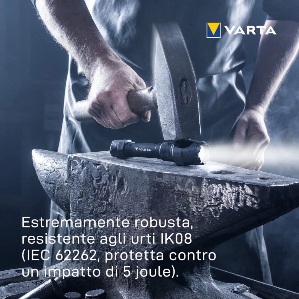 Varta 18761101111 INDESTRUCTIBLE L30 PRO Torcia a mano LED 450 lm IP67 a prova di shock fino a 4 m colore Nero