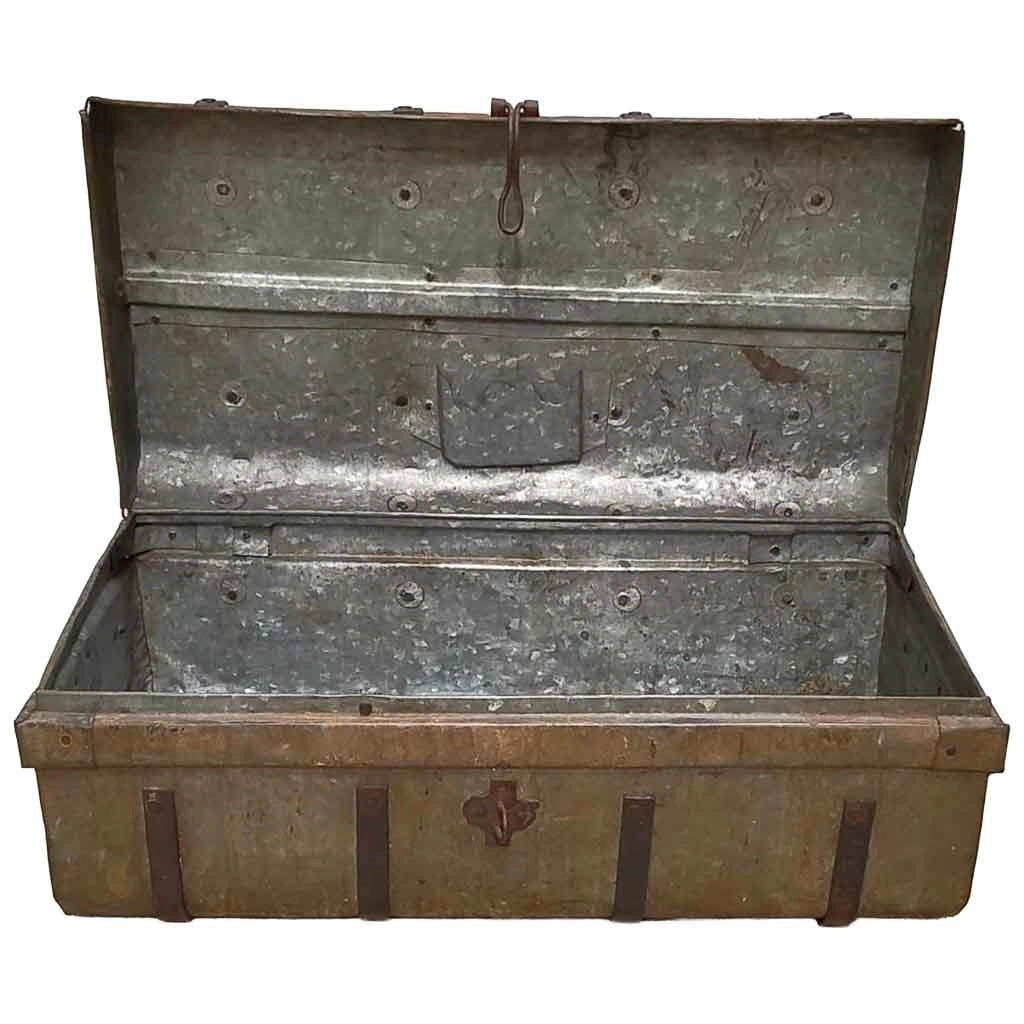 Valigia artigianale in metallo, 67x37x25h cm