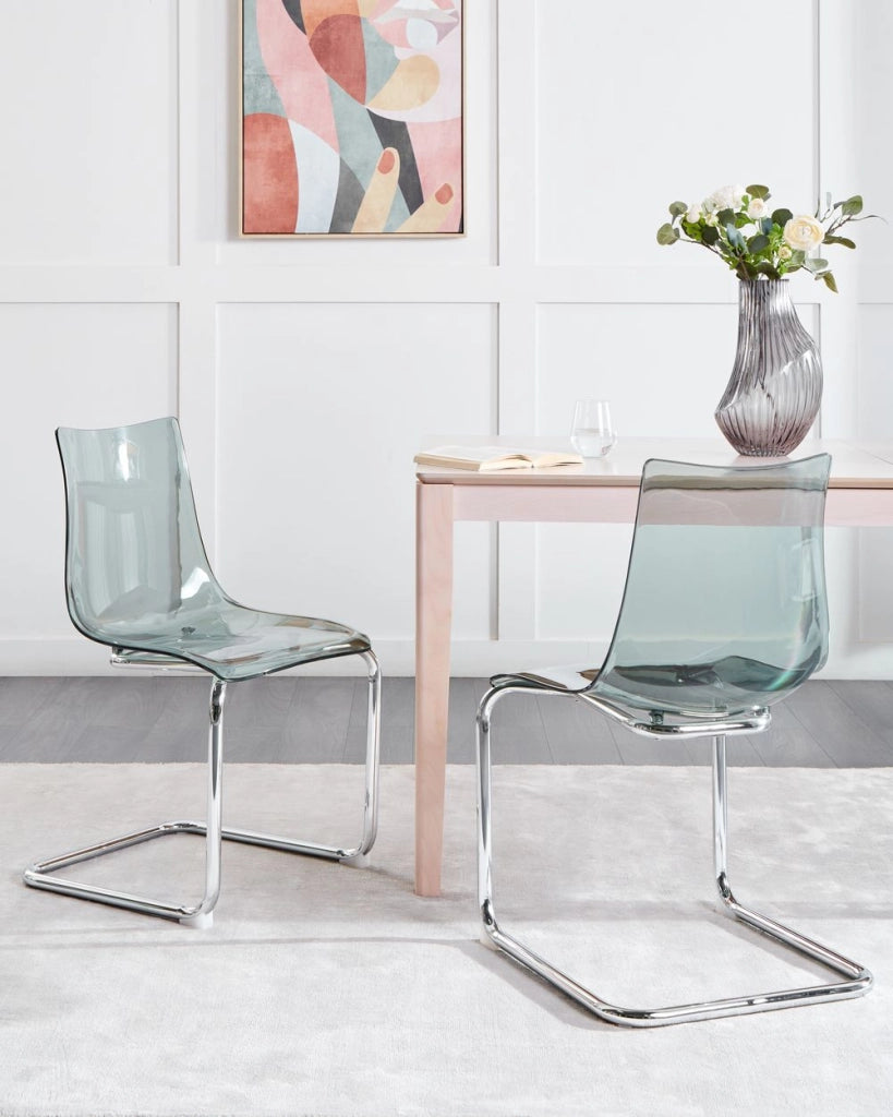 Set di 2 sedie da pranzo con seduta in plastica nero trasparente a sbalzo stile moderno