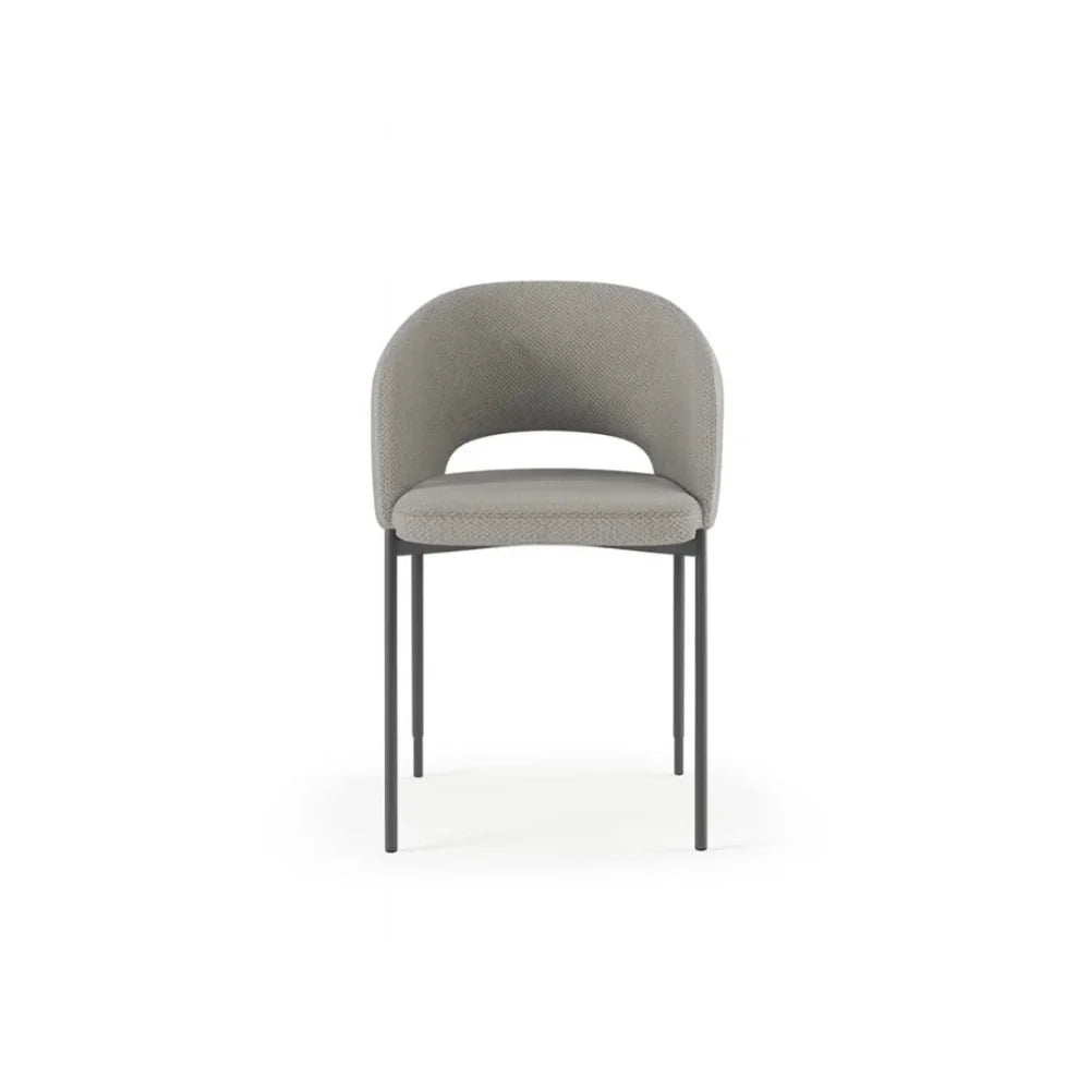 Set di 2 sedie da pranzo imbottite in tessuto grigio chiaro Siena con struttura in metallo facili da pulire | Duzzle