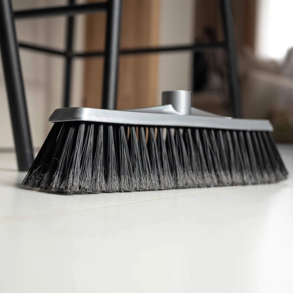 Scopa per pavimenti KADAX con testina universale da 27 cm