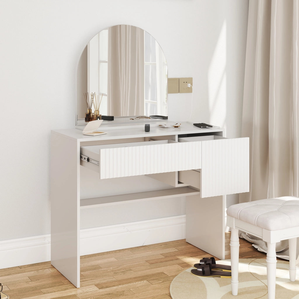Tavolo da toeletta moderno con specchio; cassetti e mensole aperte; Bianco; B90×H135×P40cm