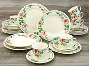 Set di piatti e bicchieri in materiali riciclati.