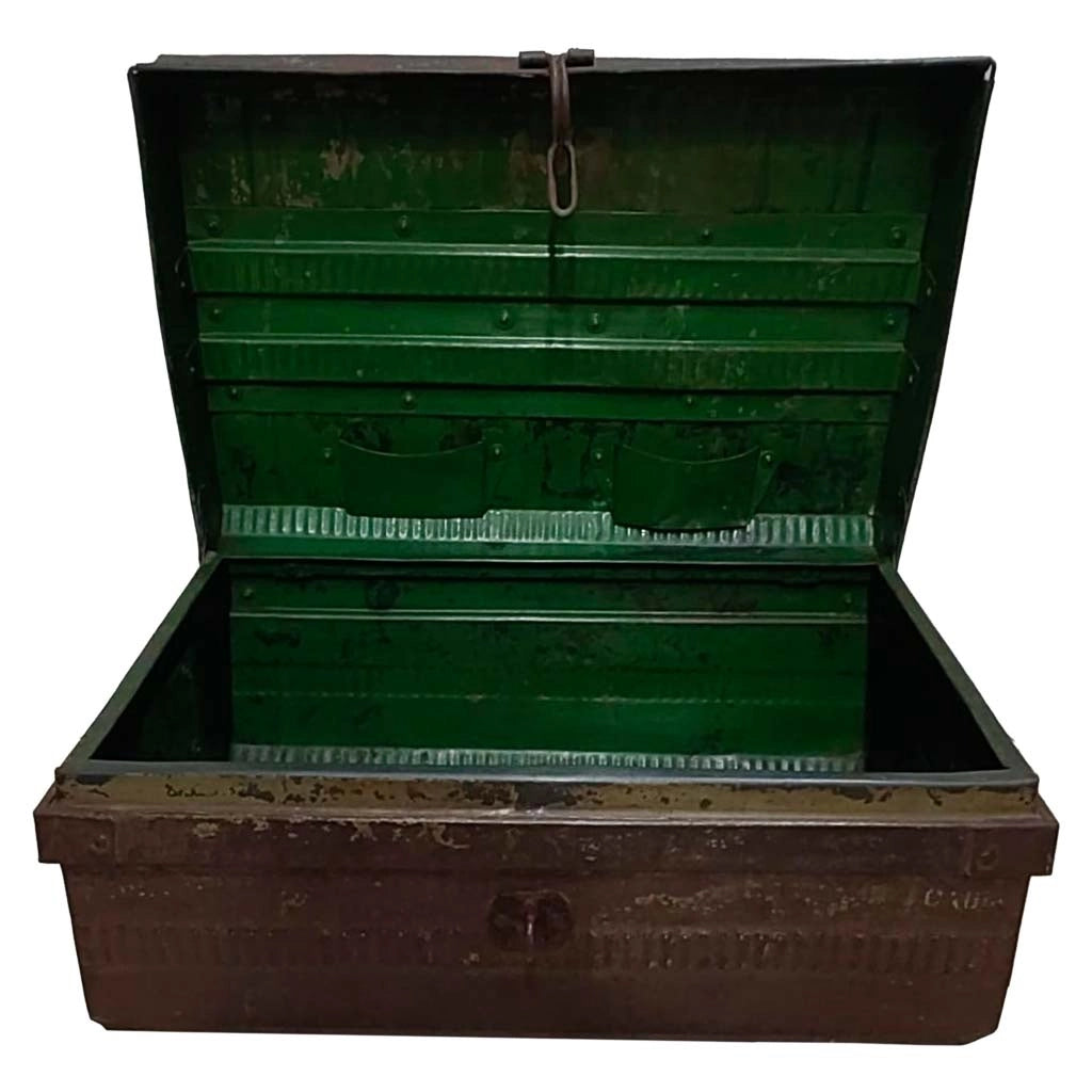 Valigia artigianale in metallo, 67x37x25h cm