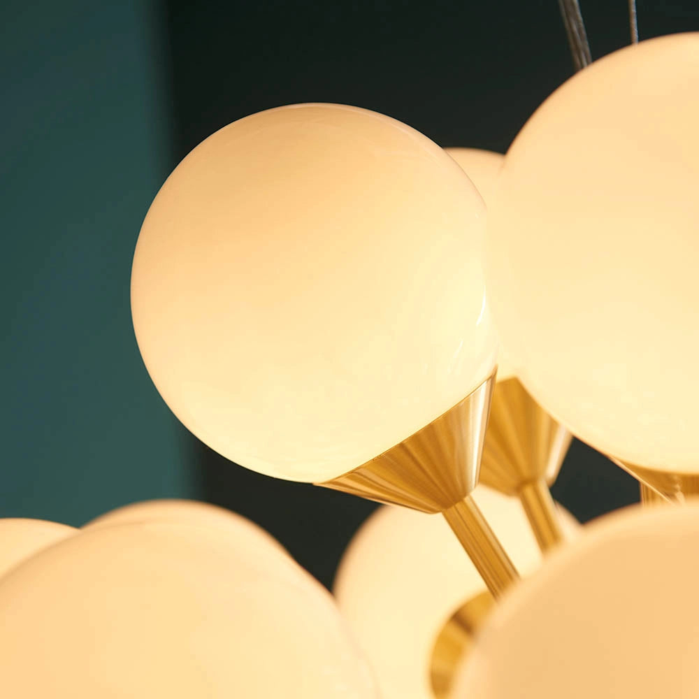 Lampadario OSCAR Endon ottone spazzolato sfere opali 28xG9