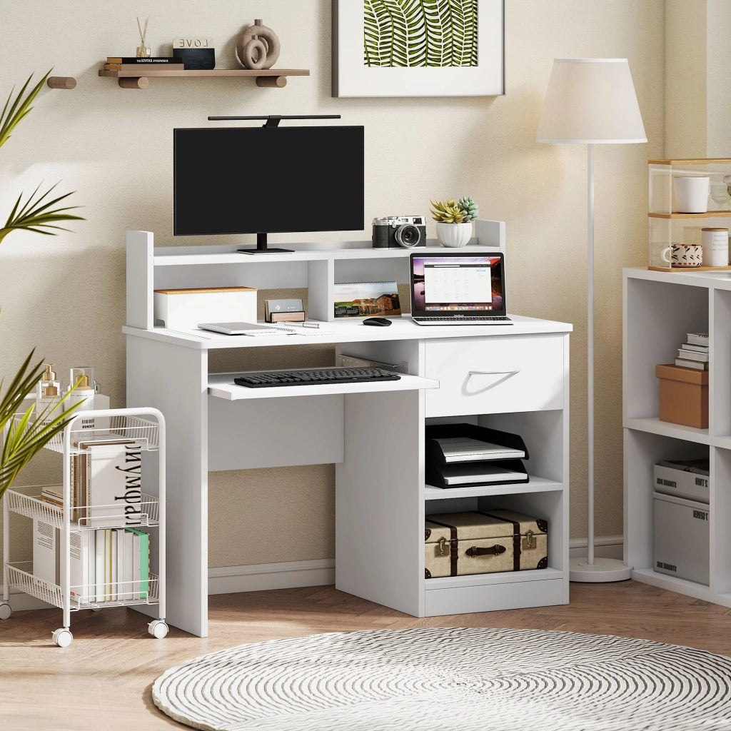 Scrivania per Computer Compatta in Legno Bianco con Ripiano Tastiera e Mensole ¨C zephmum ¨C 104x48x95.5cm