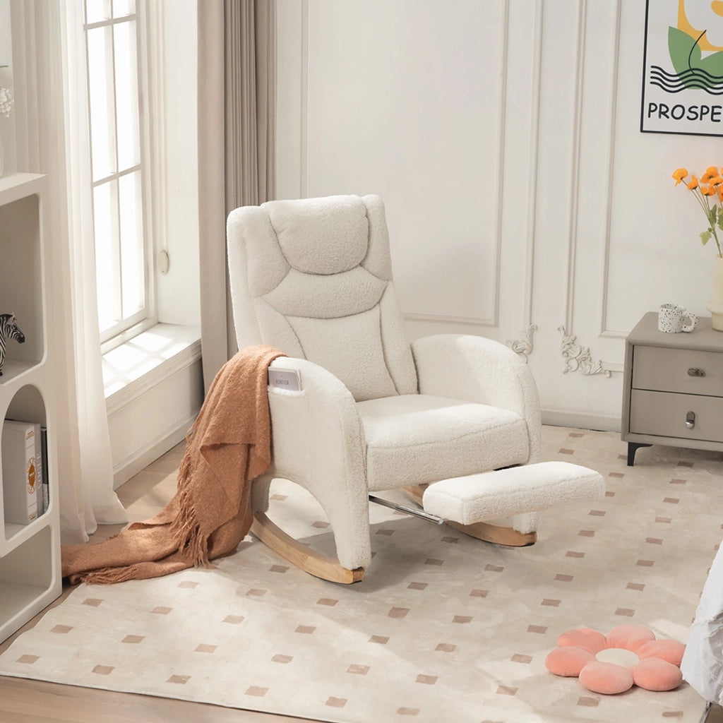 Sedia a dondolo relax con poggiapiedi pieghevole e schienale ergonomico in tessuto teddy bianco 66 × 125 × 101 cm