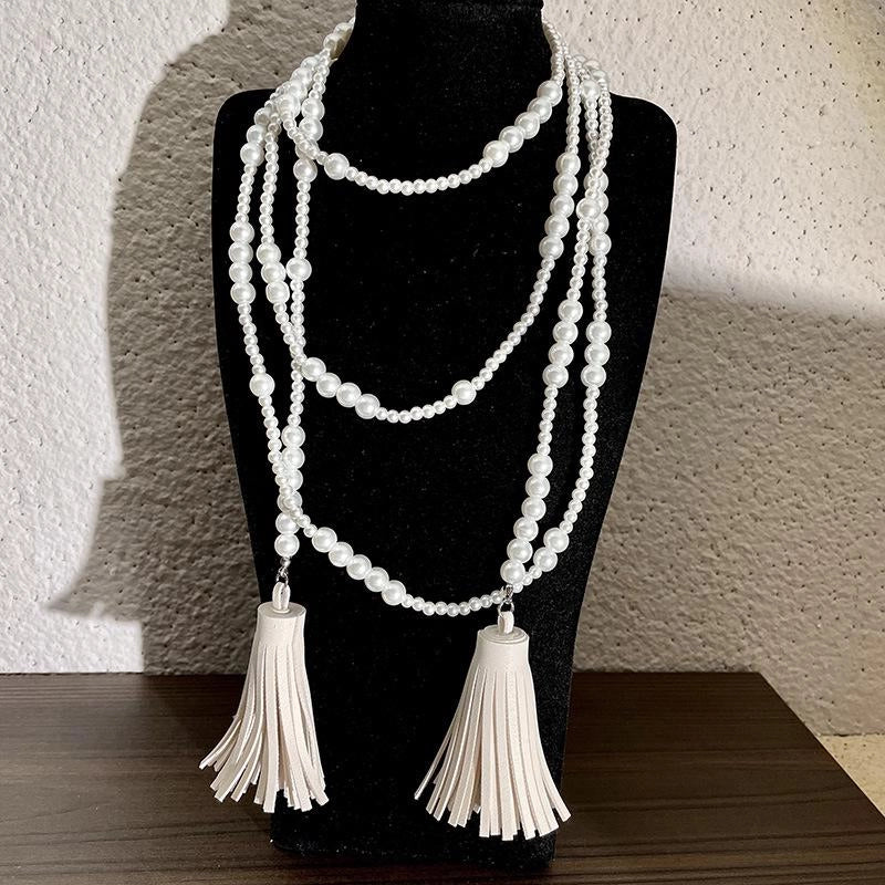 Collana lunga vintage con perline bianche e nappa, regalo di Natale o compleanno.