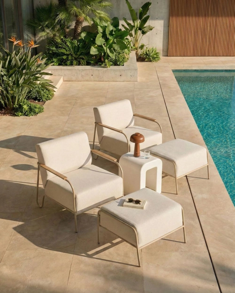 Set di 2 sedie da giardino beige con cuscini imbottiti schienale struttura in metallo e poggiapiedi Design moderno per esterni