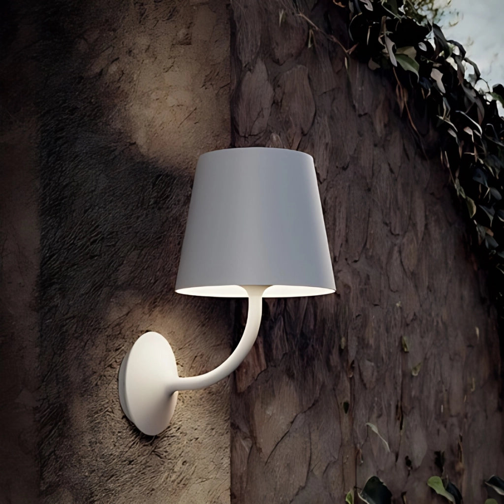 Zafferano Poldina 230V Lampada da parete per esterni in alluminio pressofuso Grigio scuro con diffusore in policarbonato trasparente IP54 E27