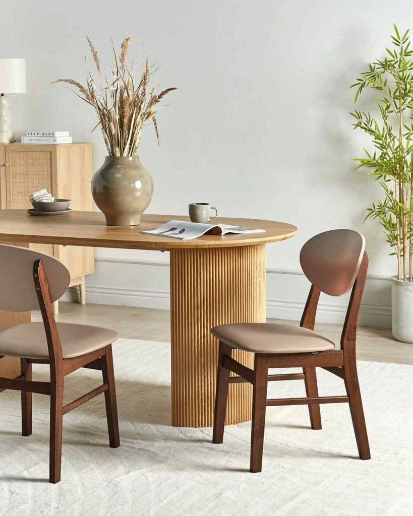 Set di 2 sedie da pranzo Struttura in legno di gomma scuro Seduta in ecopelle marrone Senza braccioli Design scandinavo