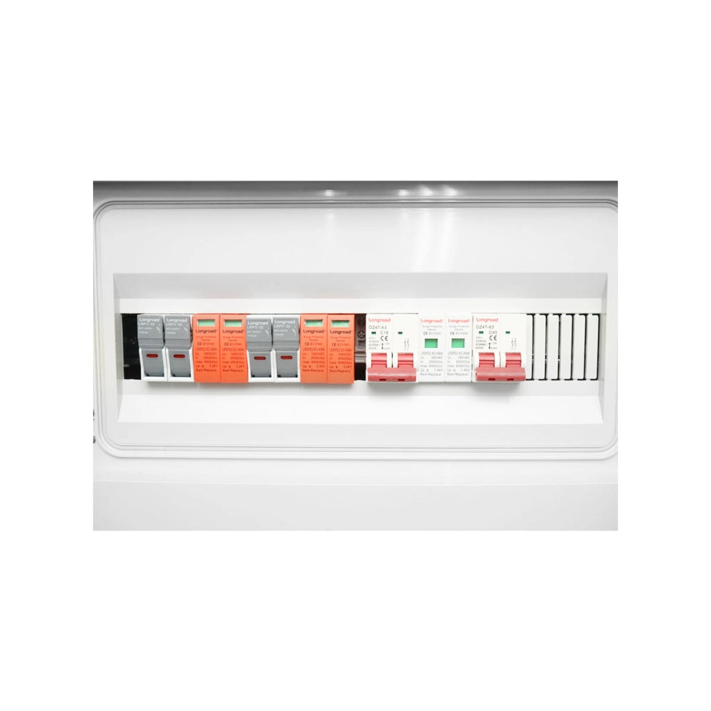 Quadro di protezione DC/AC equipaggiato per sistemi fotovoltaici da 3–6 kW con inverter ON/OFF Grid per prosumer.