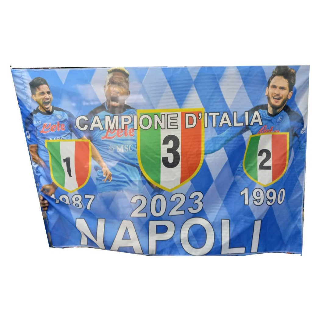 Trade Shop - Bandiera Forza Napoli 3 Scudetto Osimhen Simeone Kvaratskhelia Campione 90x140cm -