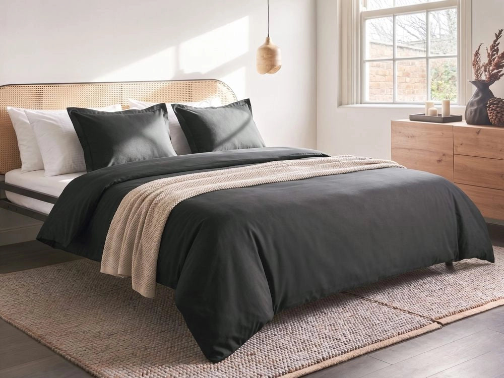 Set copripiumino e federa in cotone satinato nero 220 x 240 cm per una camera da letto moderna